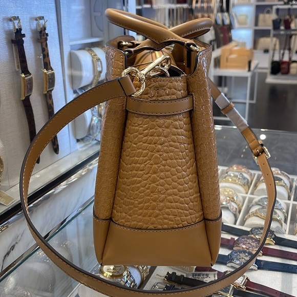 MICHAEL KORS
Reed Lg Leather Belted Satchel Crossbody Handbag CZ
Deer Crocodile - Picture 12 of 16